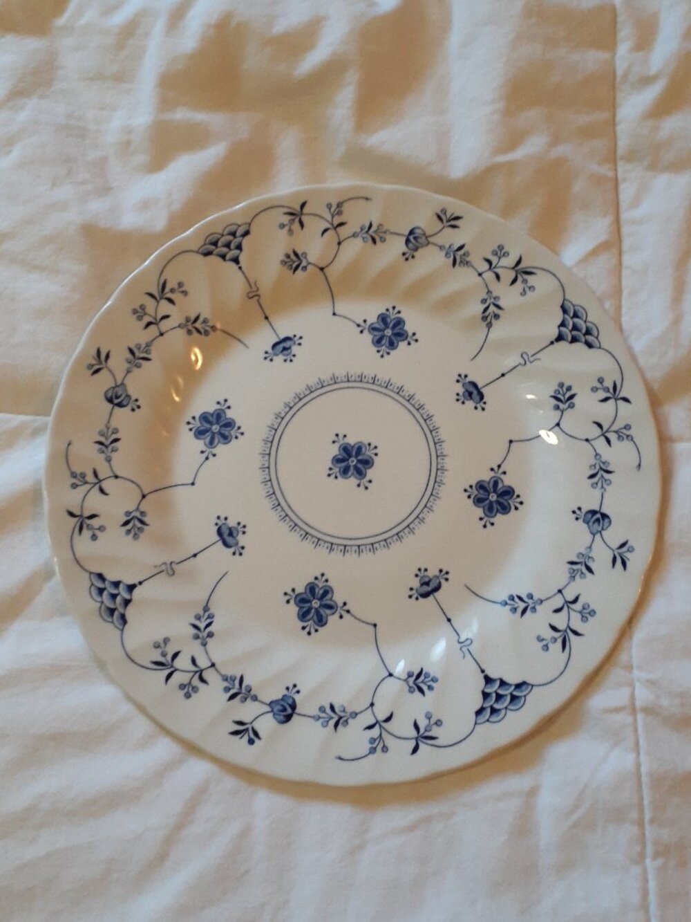Two Vintage Churchill England Finlandia Dinner Plates